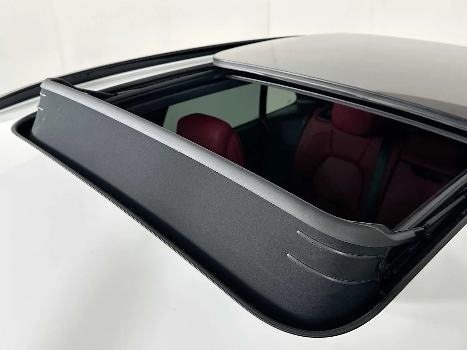2025 Porsche Macan S - Photo 21