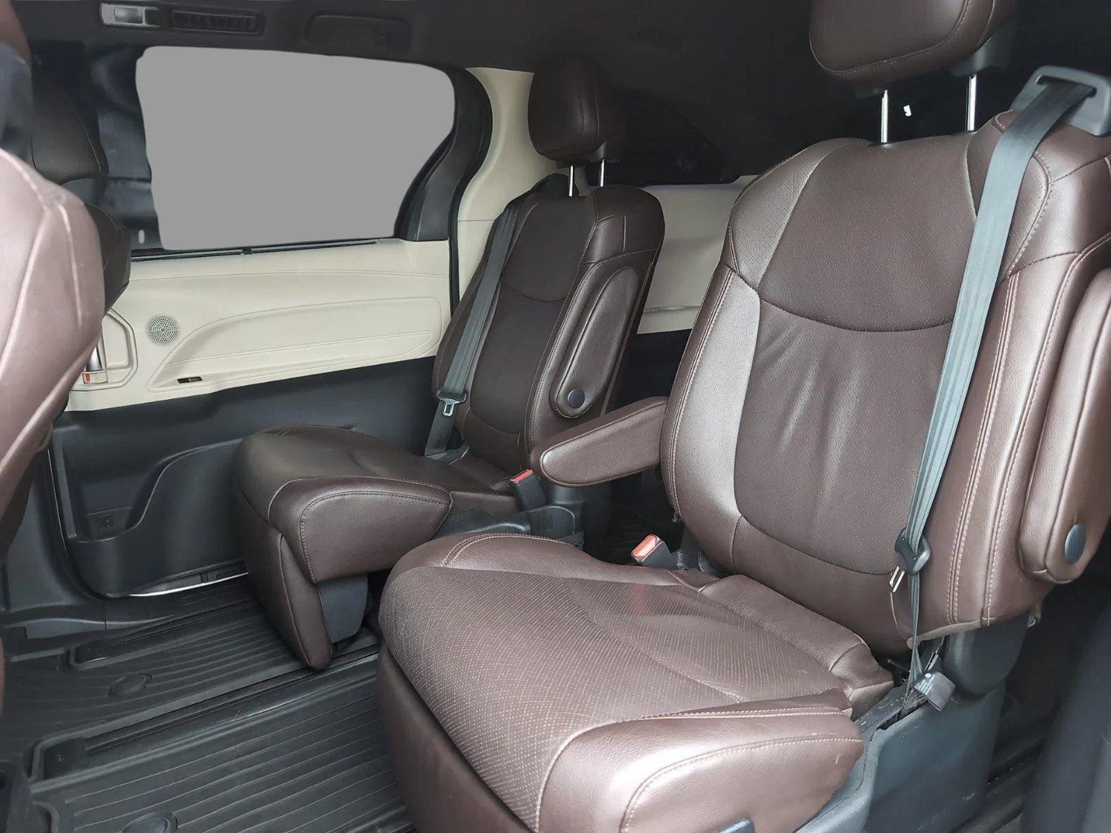Used 2021 Celestial Silver Metallic Toyota Platinum 7-Passenger image 31