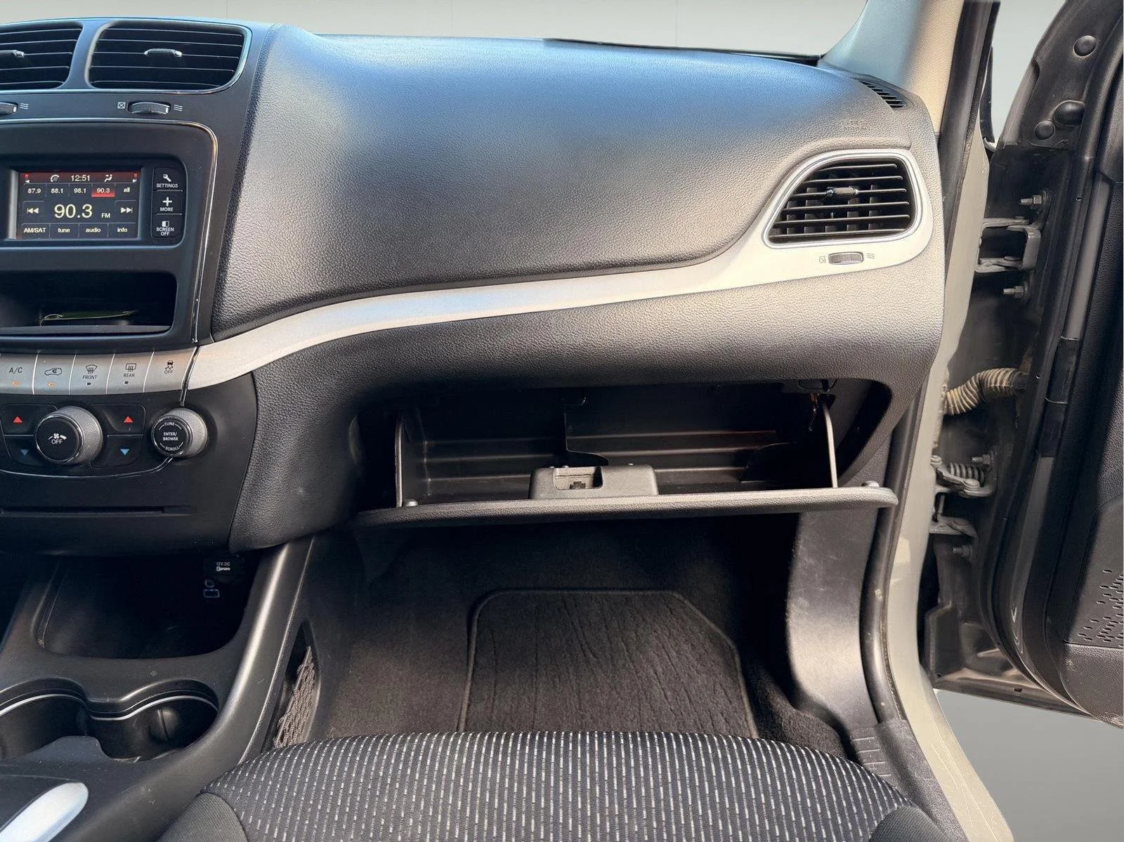 Used 2020 Destroyer Gray Clearcoat Dodge SE Value image 13
