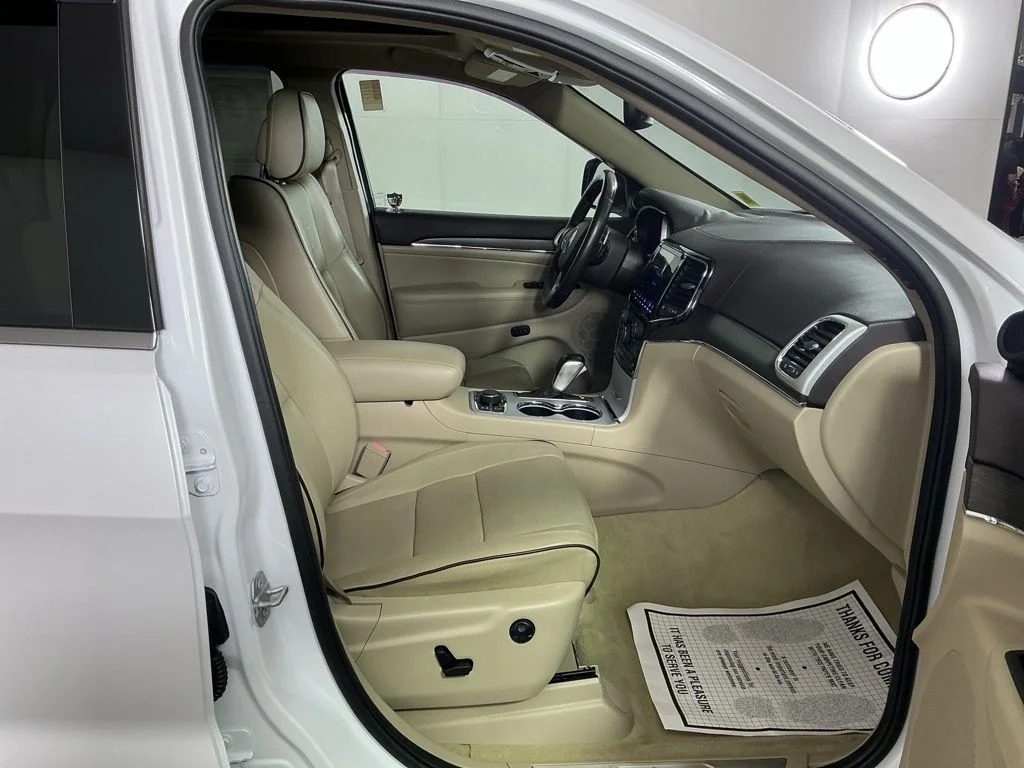 Certified Used 2020 White Jeep Overland image 7
