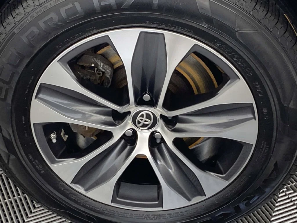 Used 2020 Blizzard Pearl Toyota XLE image 25