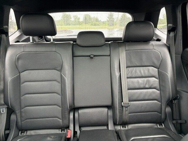 Used 2020 Deep Black Pearl Volkswagen SEL Premium R-Line image 11