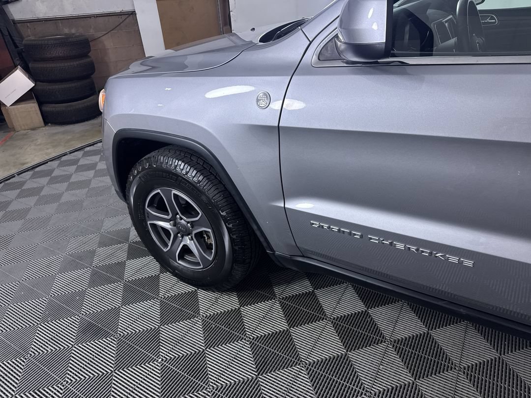 Used 2016 Billet Silver Clearcoat Metallic Jeep Laredo image 25