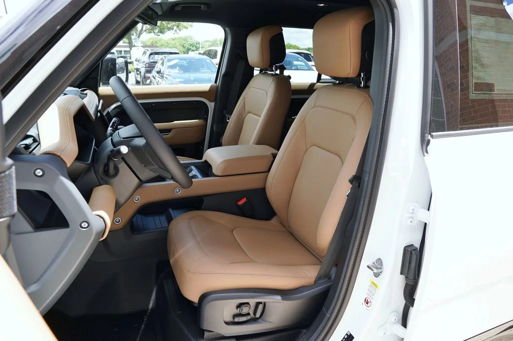 New 2026 Fuji White Land Rover X-Dynamic SE image 13
