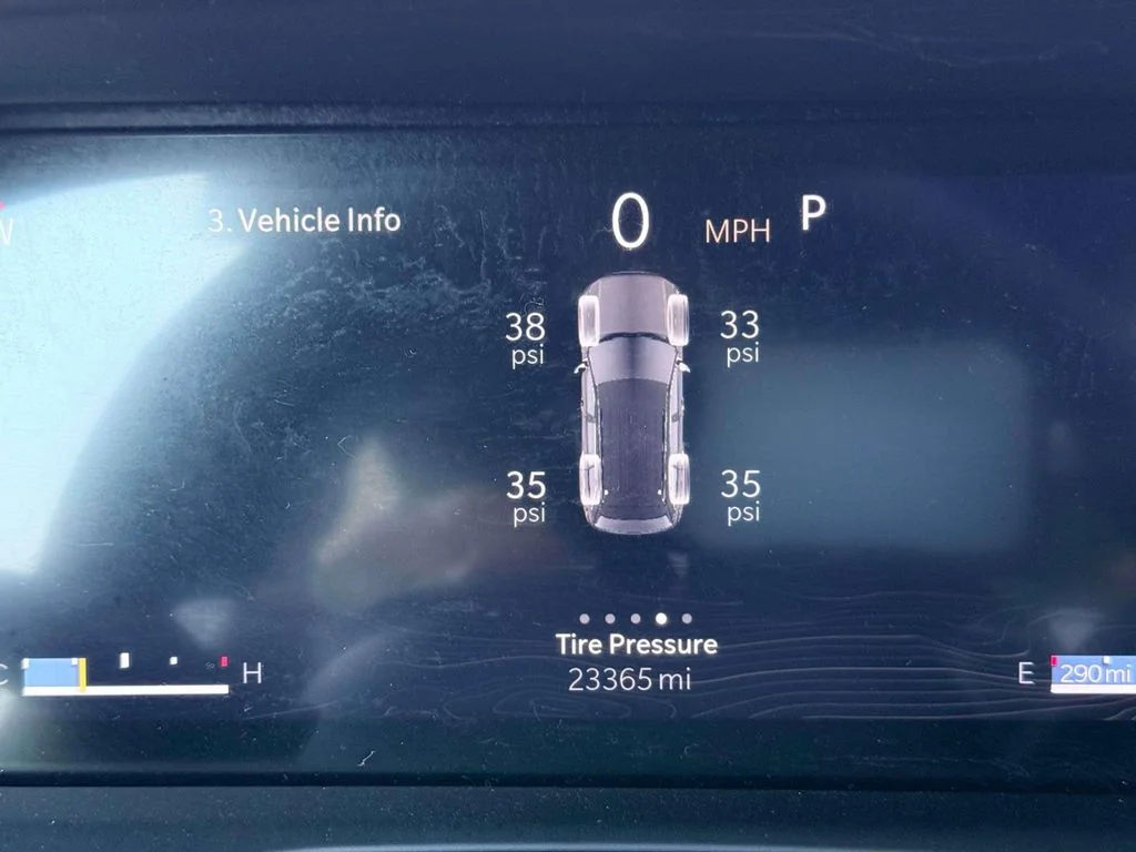 Used 2024 Silver Jeep Altitude image 18