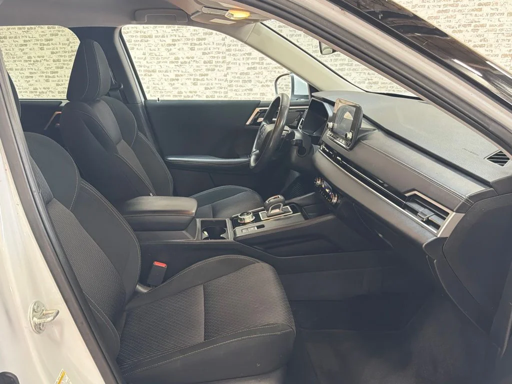 Used 2023 White Mitsubishi ES image 9