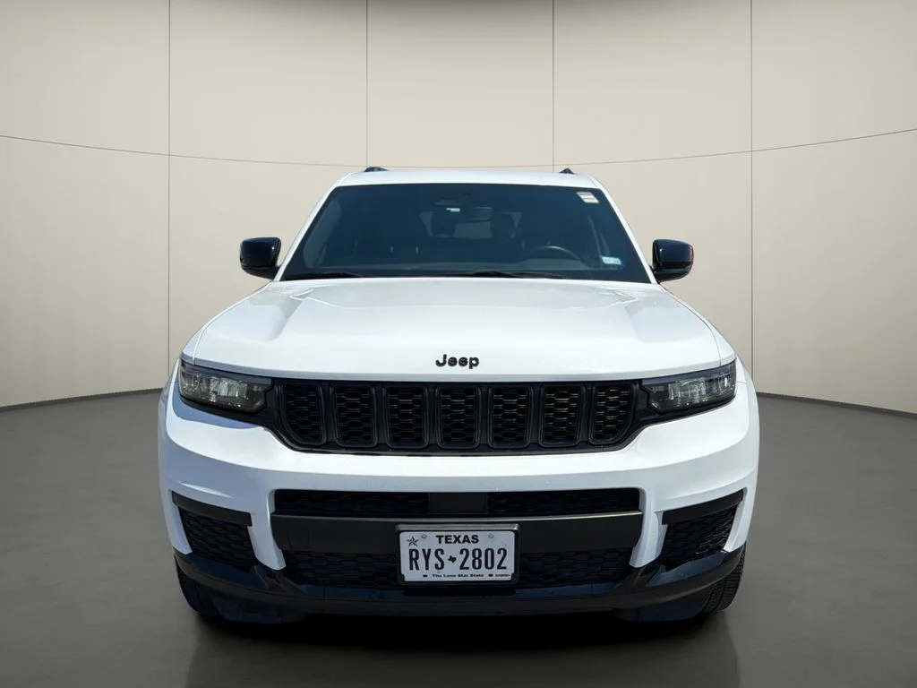 Used 2022 White Jeep Altitude image 2