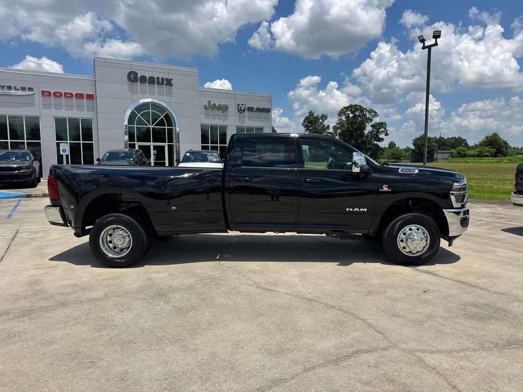 New 2026 Diamond Black Crystal Pearl-Coat Exterior Paint RAM Laramie image 24