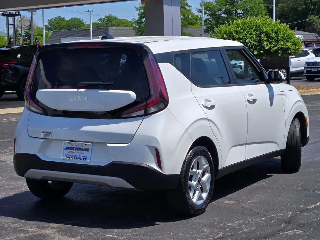 Used 2025 White Kia LX image 11
