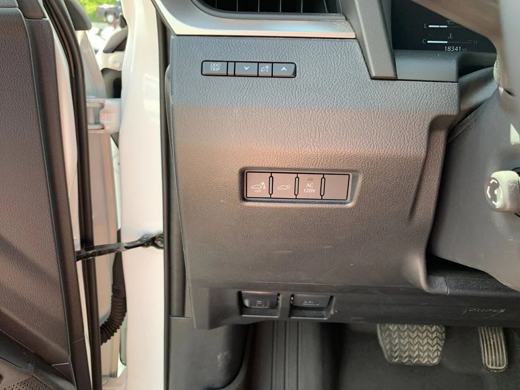 Used 2024 White Lexus 550 Premium image 33