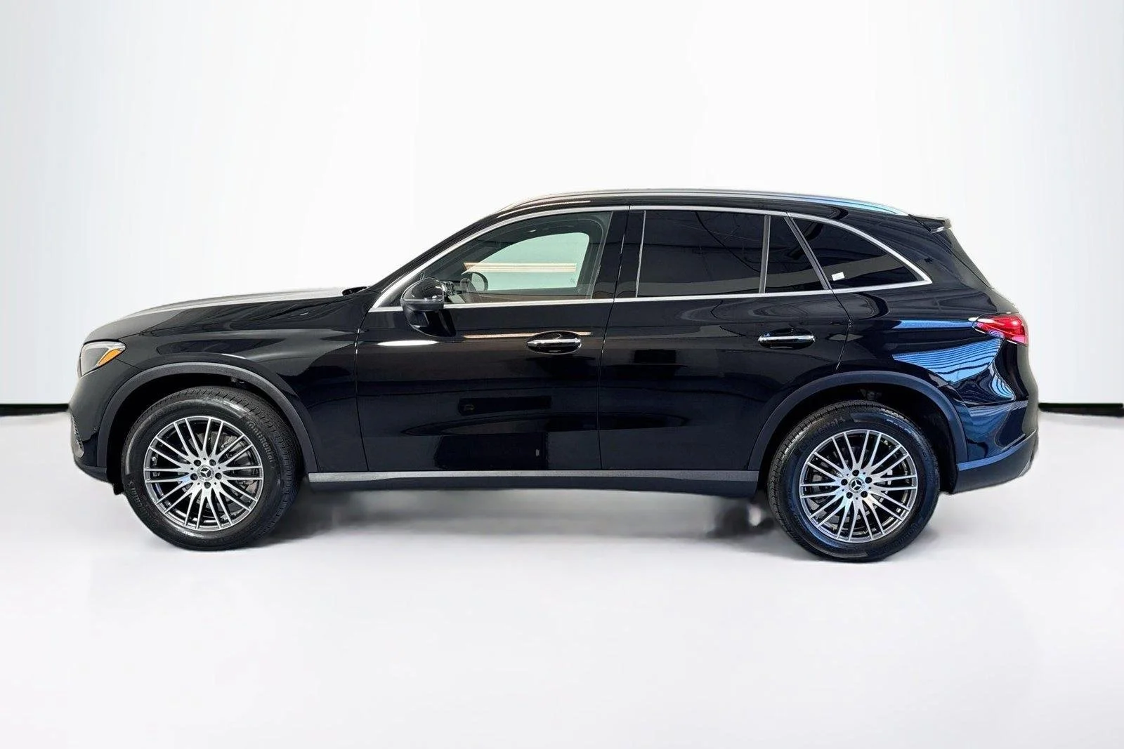 Used 2025 Black Mercedes-Benz GLC 300 image 8