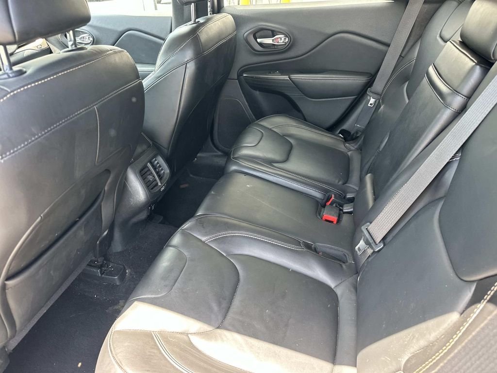 Used 2016 Green Jeep Limited image 15