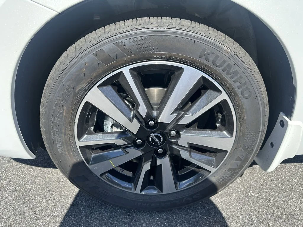 2025 Nissan Versa Sedan SV - Photo 9