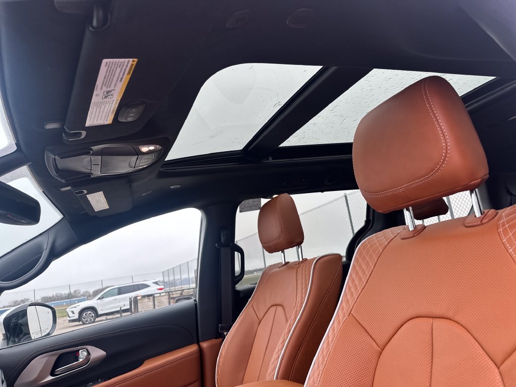 2026 Chrysler Pacifica Pinnacle - Photo 12