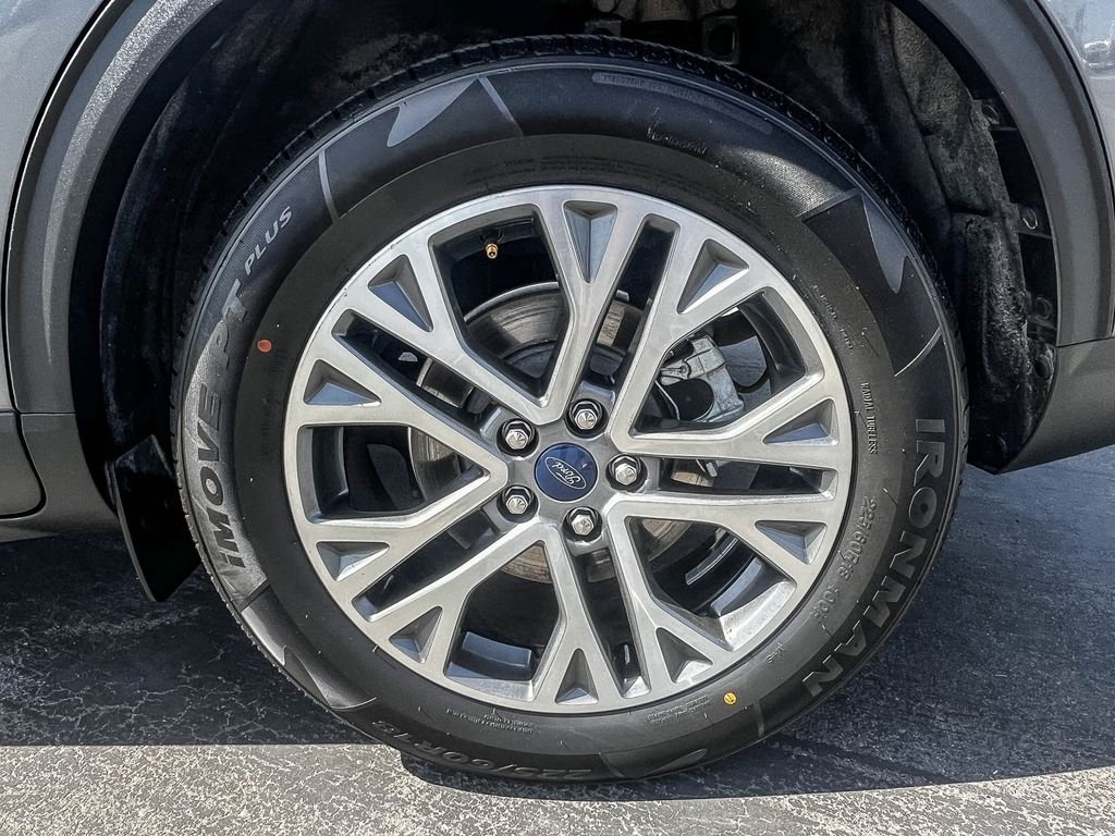 Used 2022 Gray Ford SEL image 9