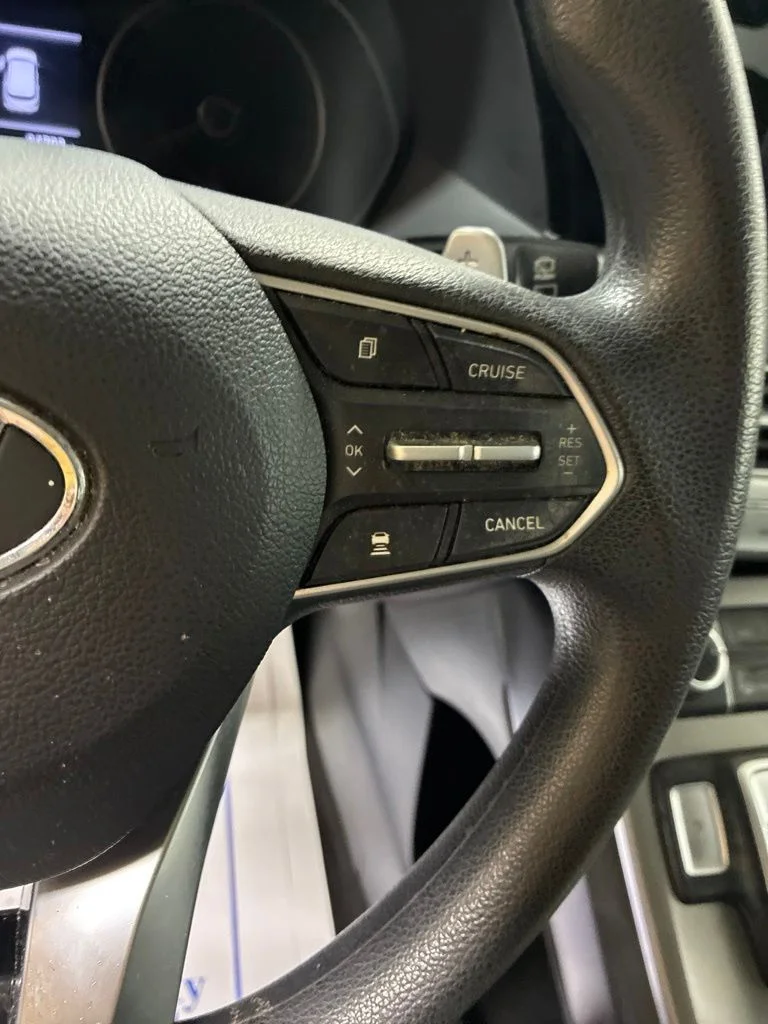 Used 2022 Black Hyundai SE image 14