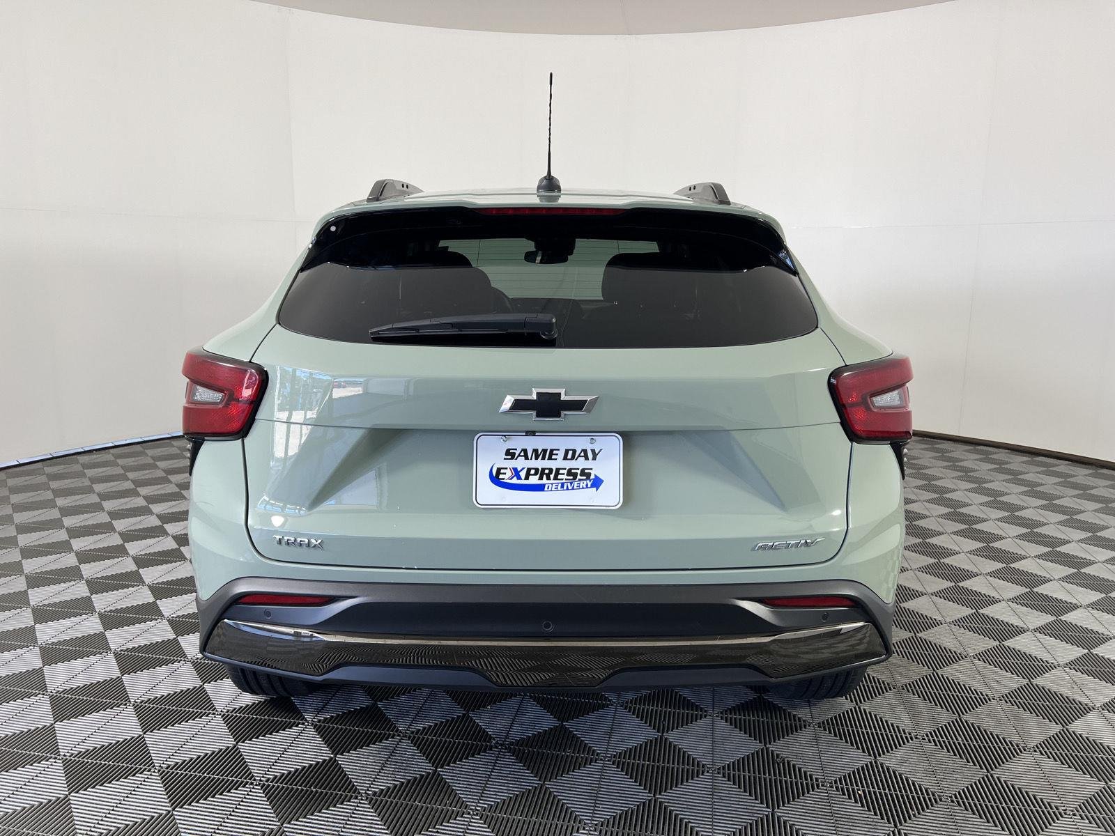 Used 2025 Cacti Green Chevrolet ACTIV image 24