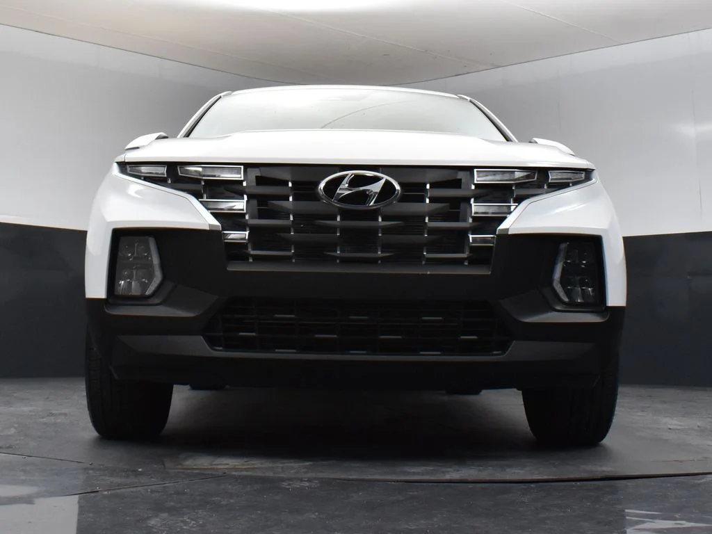 Used 2024 White Hyundai SEL image 30