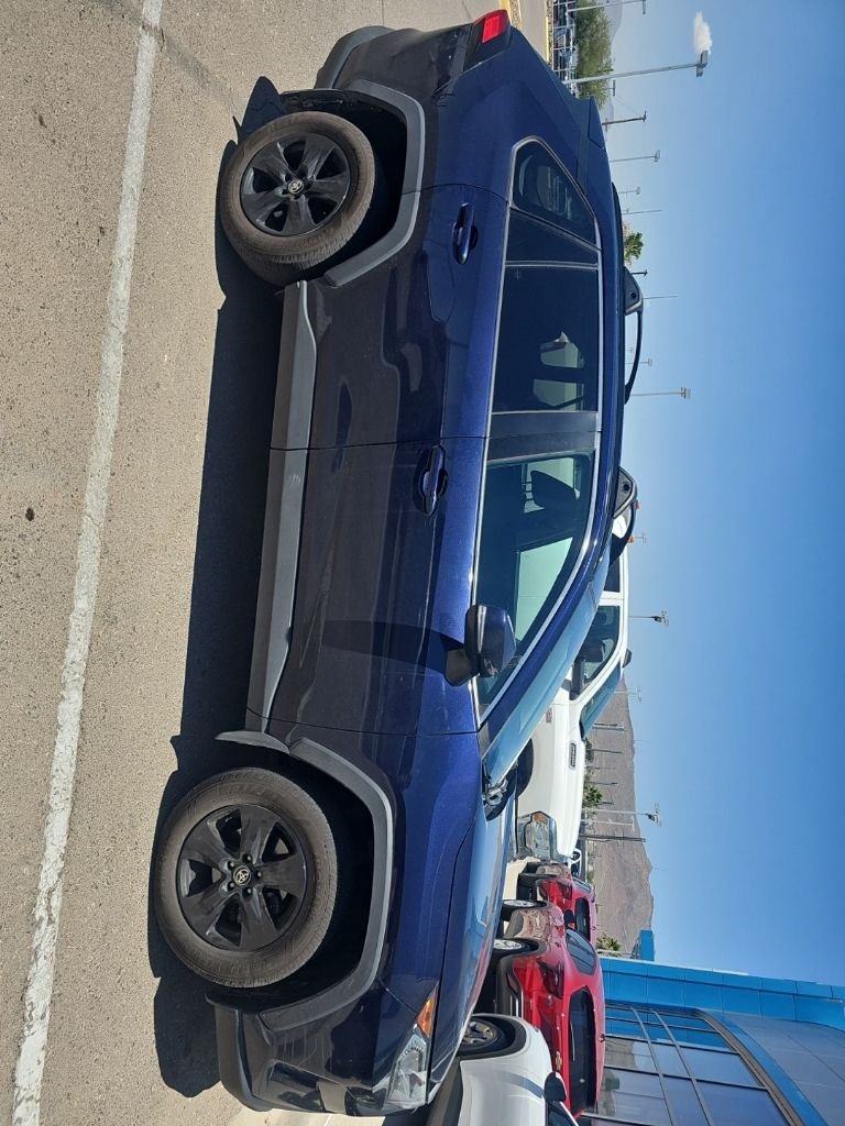 Used 2021  Toyota XLE image 25