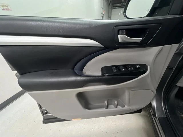 Used 2018 Gray Toyota XLE image 24