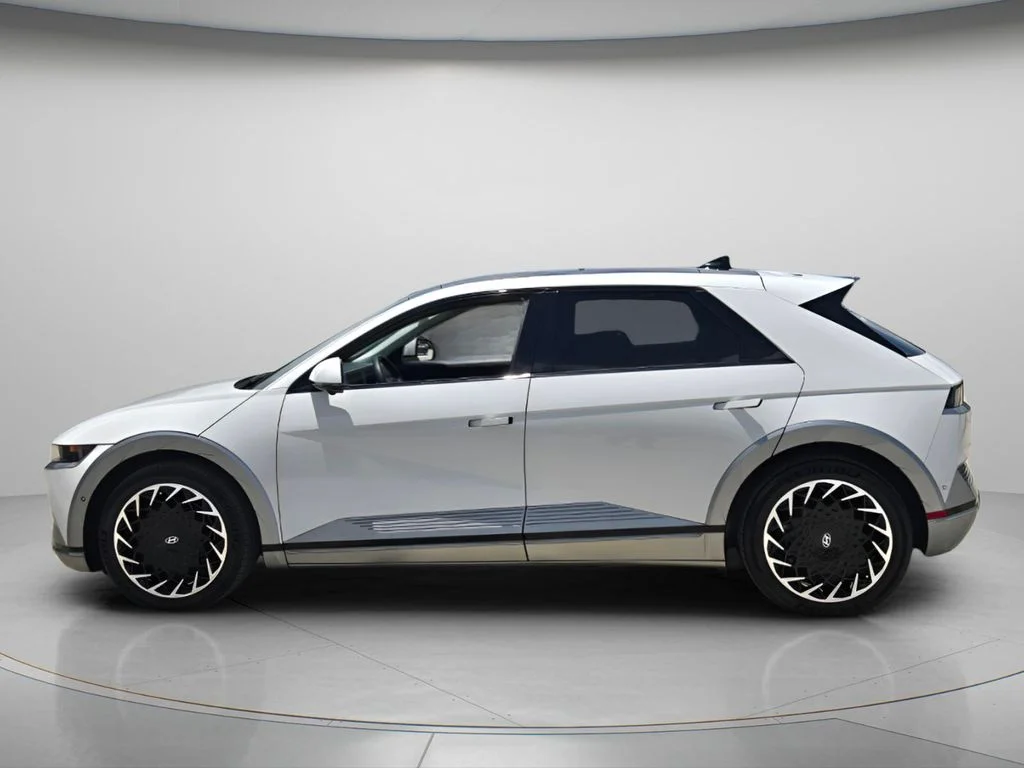 Used 2023 White Hyundai Limited image 3