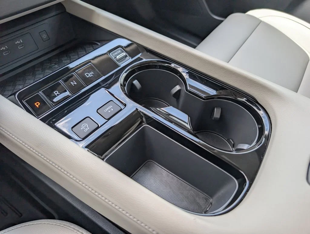 Used 2025 White Nissan SV image 17