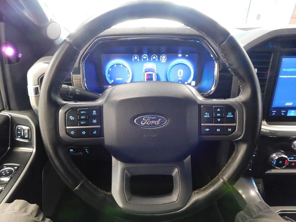 Certified Used 2025 Oxford White Ford Lariat image 18