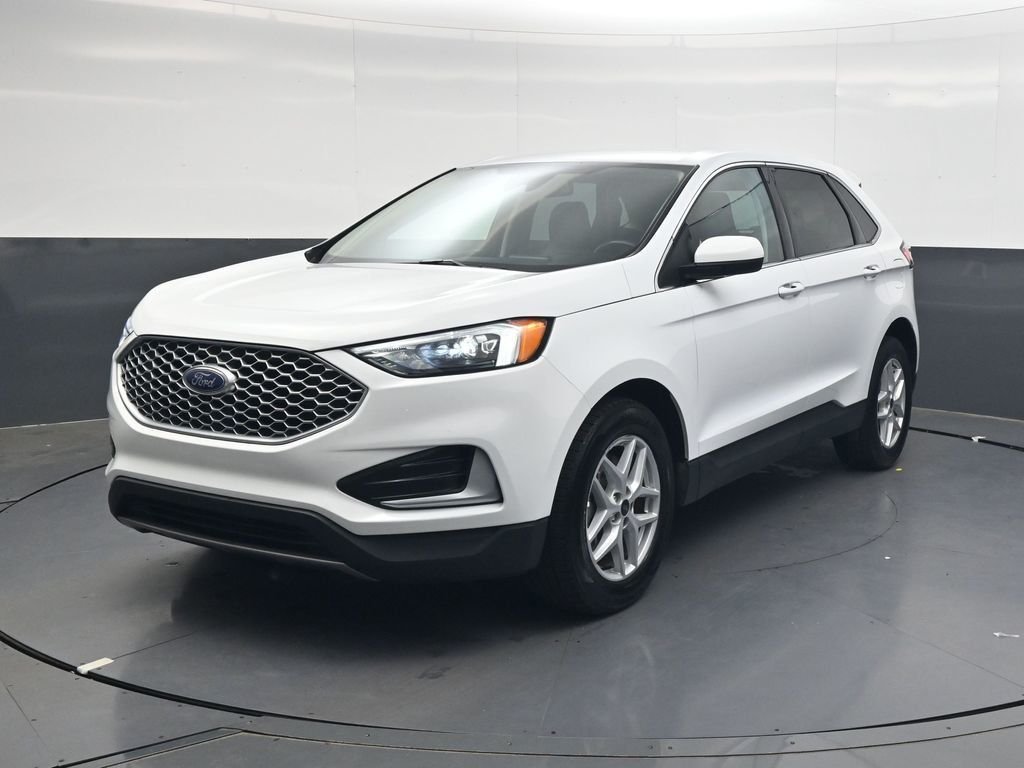 Used 2024 White Ford SEL image 8