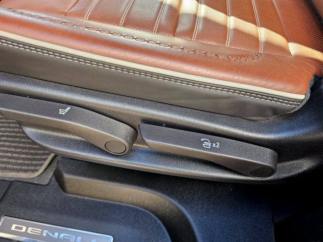 2024 GMC Yukon Denali Ultimate - Photo 20