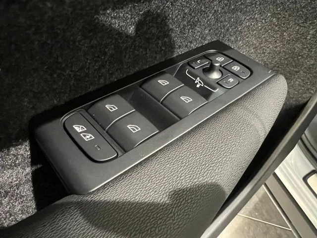 2026 Volvo XC40 Ultra - Photo 11