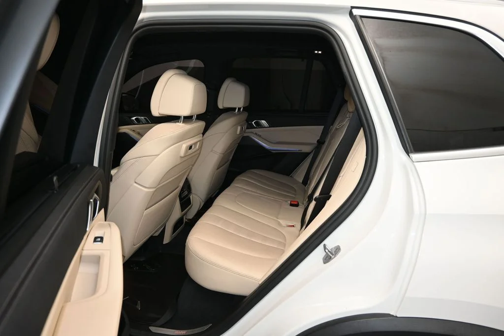 Used 2022 White BMW sDrive40i image 15