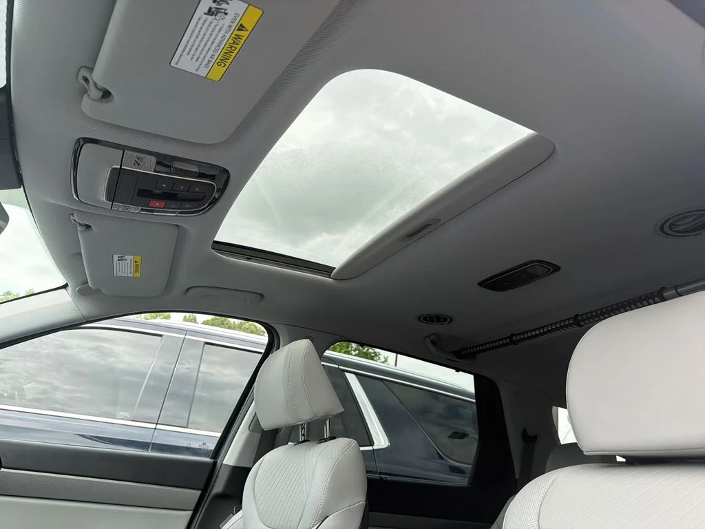 Used 2024 White Hyundai SEL image 33