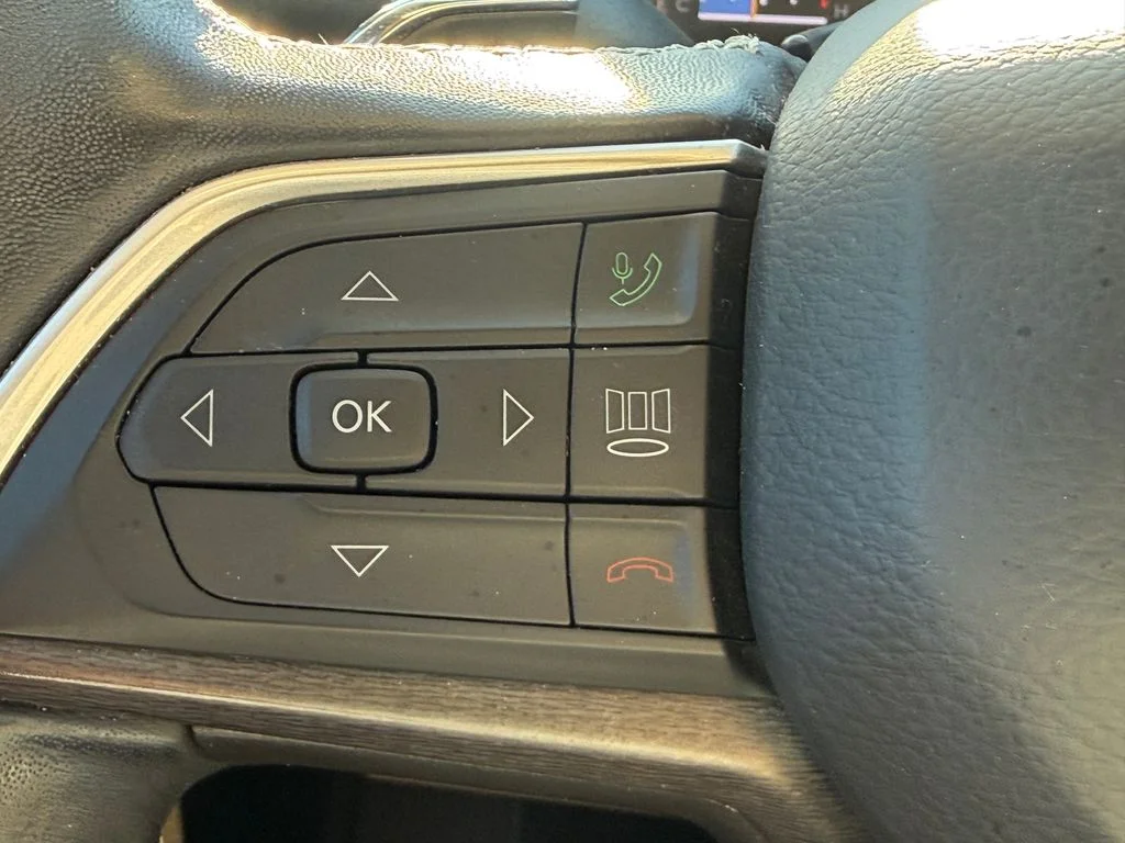 Used 2022 Red Jeep Limited image 17