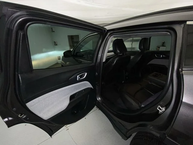Used 2022 Gray Jeep Latitude Lux image 21