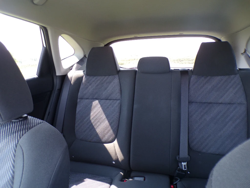 Used 2026 Snow White Pearl Kia LX image 29