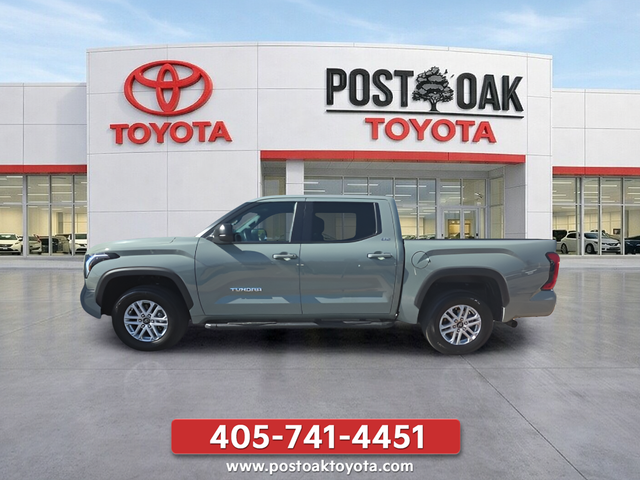 Used 2025  Toyota SR5 image 2