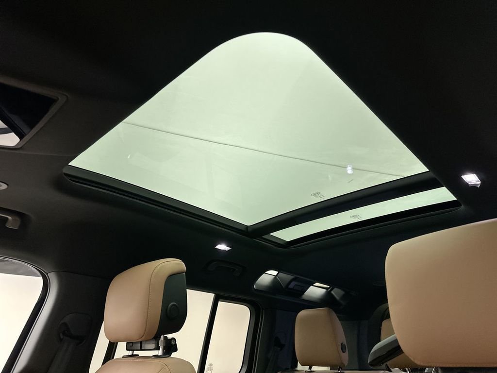 New 2026 Santorini Black Land Rover X-Dynamic SE image 11