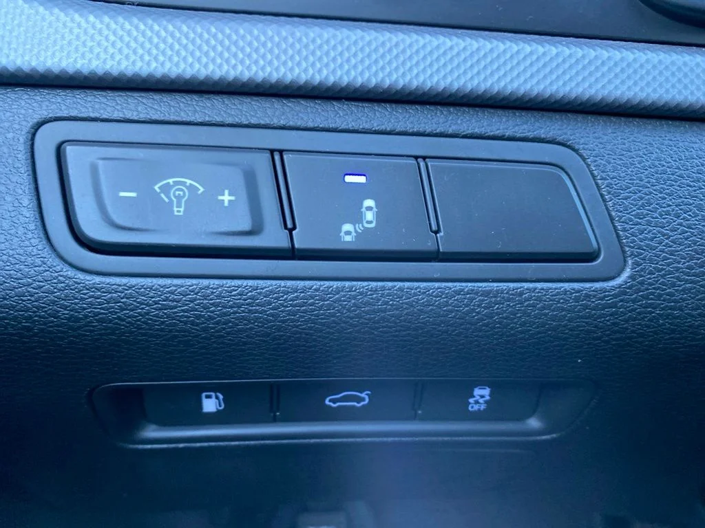 Used 2019 Machine Gray Hyundai SE image 22