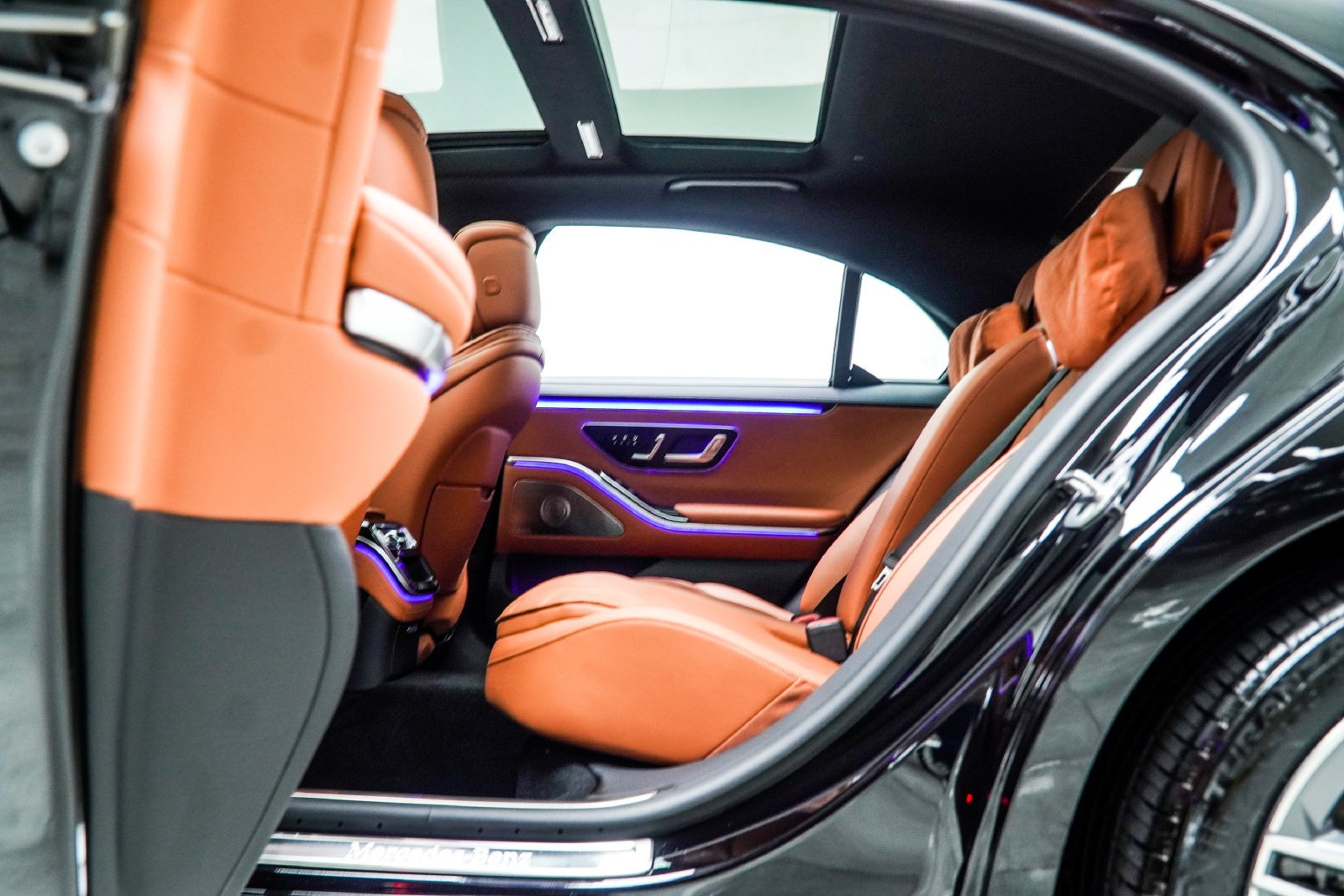 Used 2024 Black Mercedes-Benz S 580e image 50