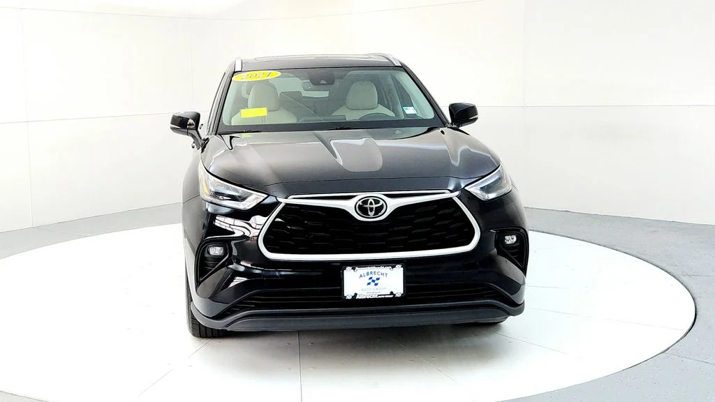 Used 2021 Black Toyota XLE image 8
