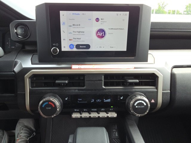 Used 2025  Toyota SR5 image 29