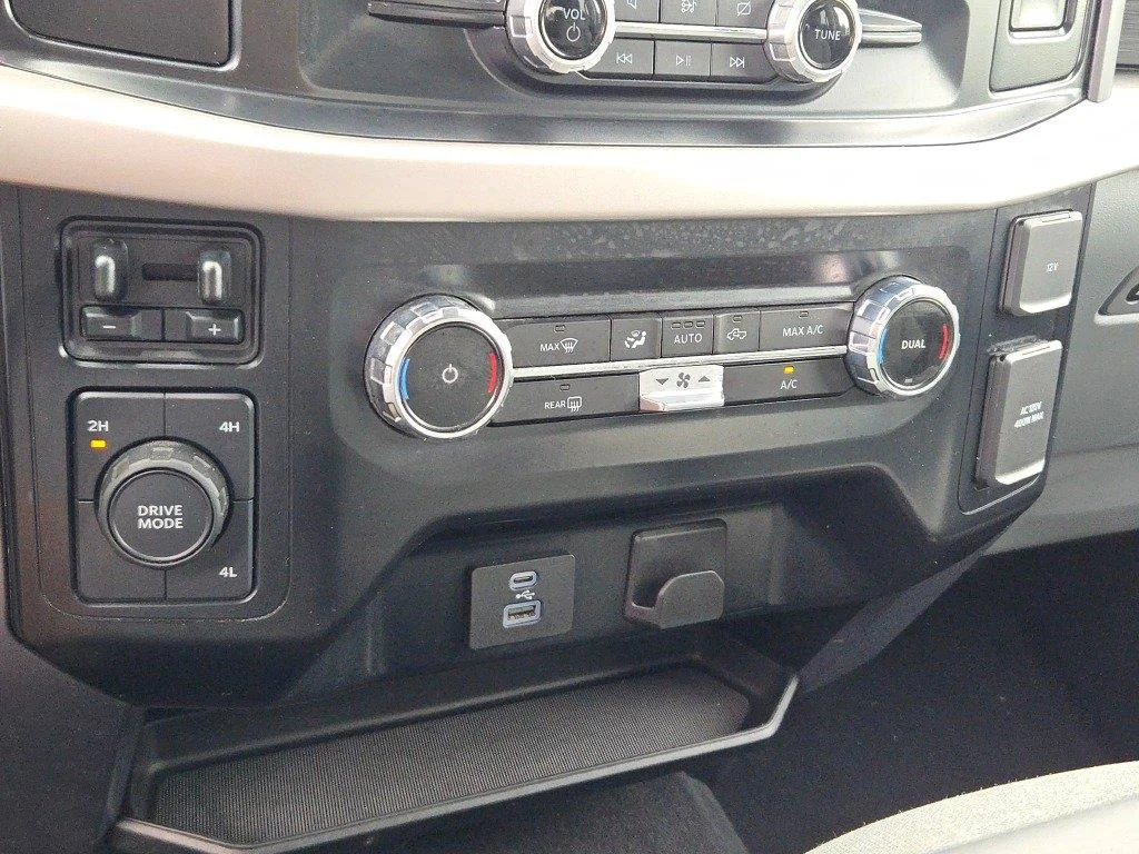 Used 2023 Agate Black Ford XLT image 23