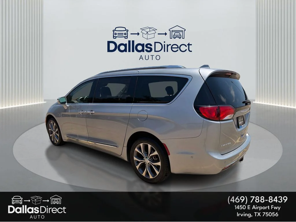 Used 2017 Billet Silver Metallic Clearcoat Chrysler Limited image 8