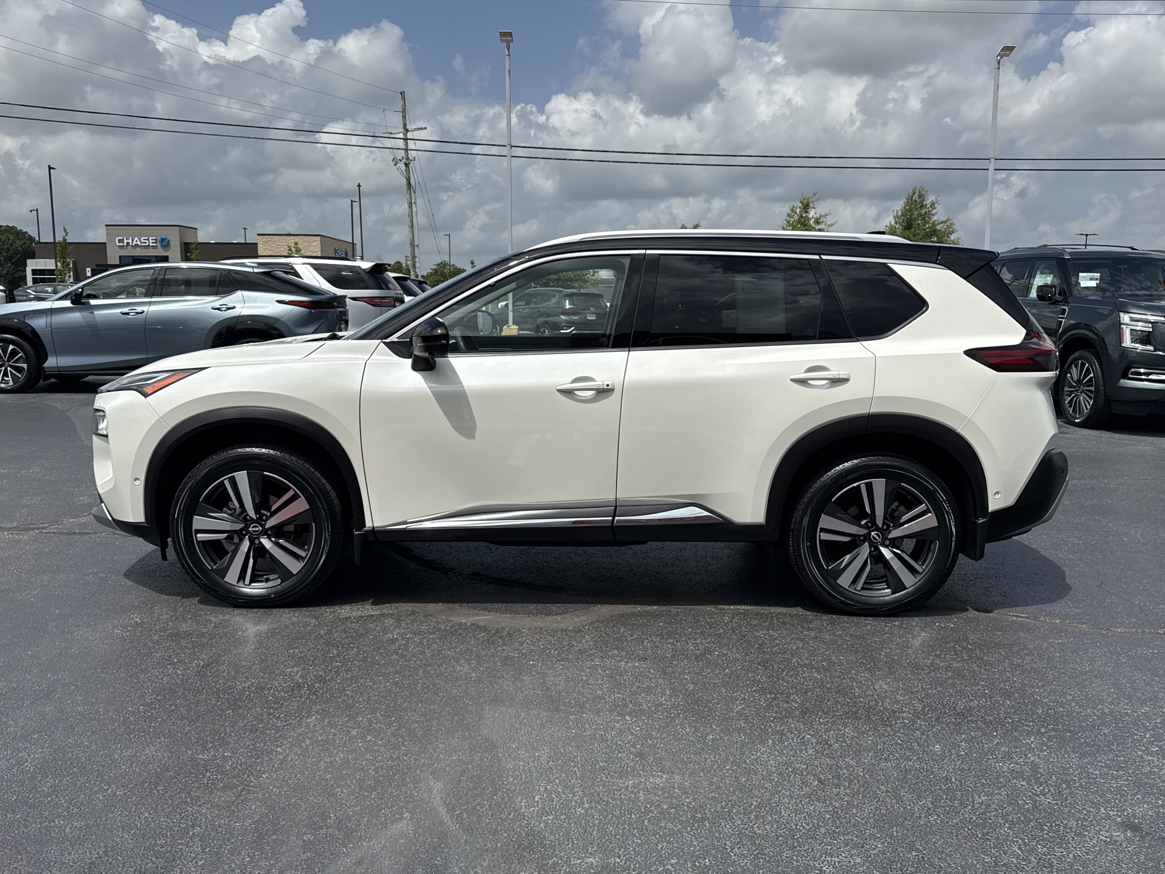 Certified Used 2022 Pearl White Tricoat/Super Black Nissan Platinum AWD image 13