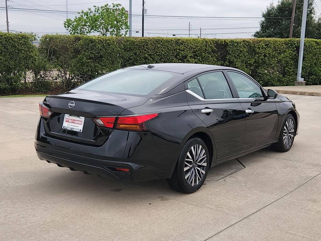 Used 2025 Black Nissan 2.5 SV image 5