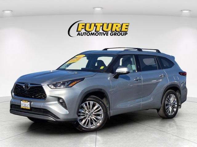 Used 2022 Silver Toyota Platinum image 8
