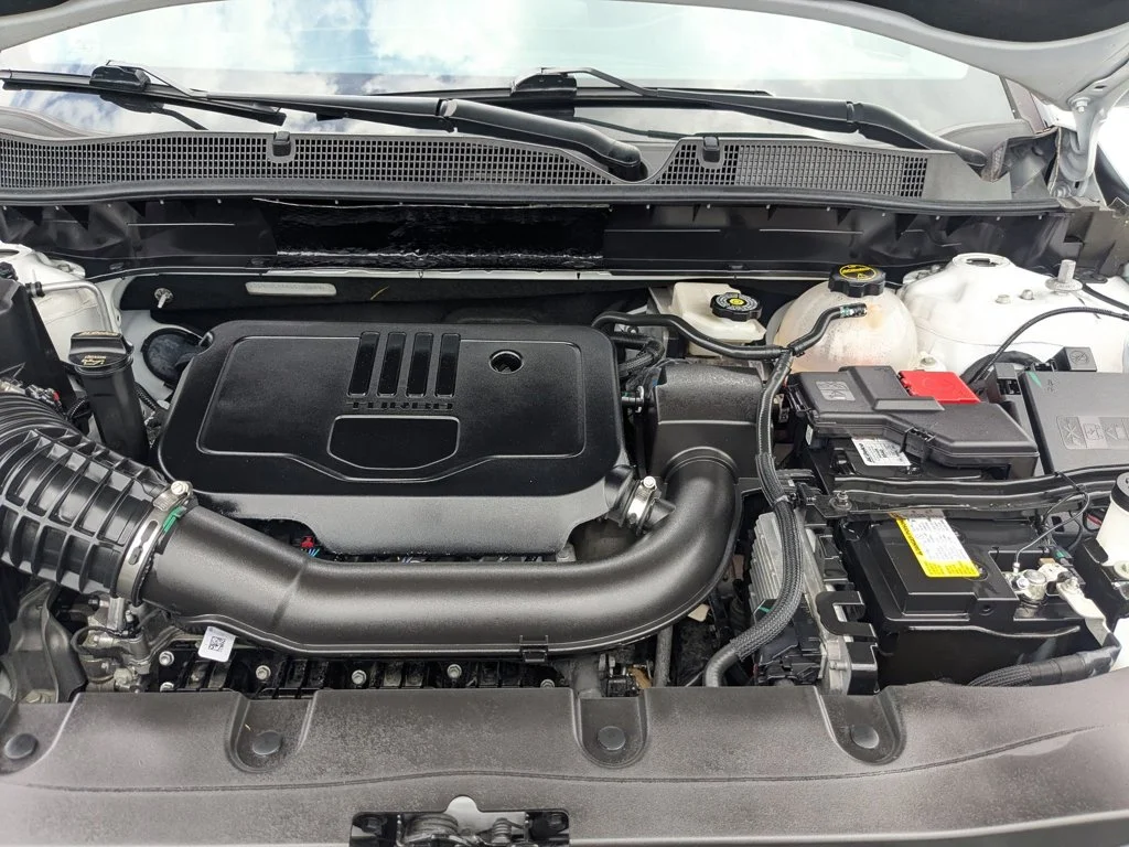 Used 2025 Summit White Chevrolet LT image 30