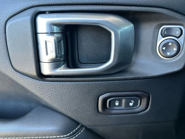 Used 2018 Black Jeep Unlimited Sahara image 14