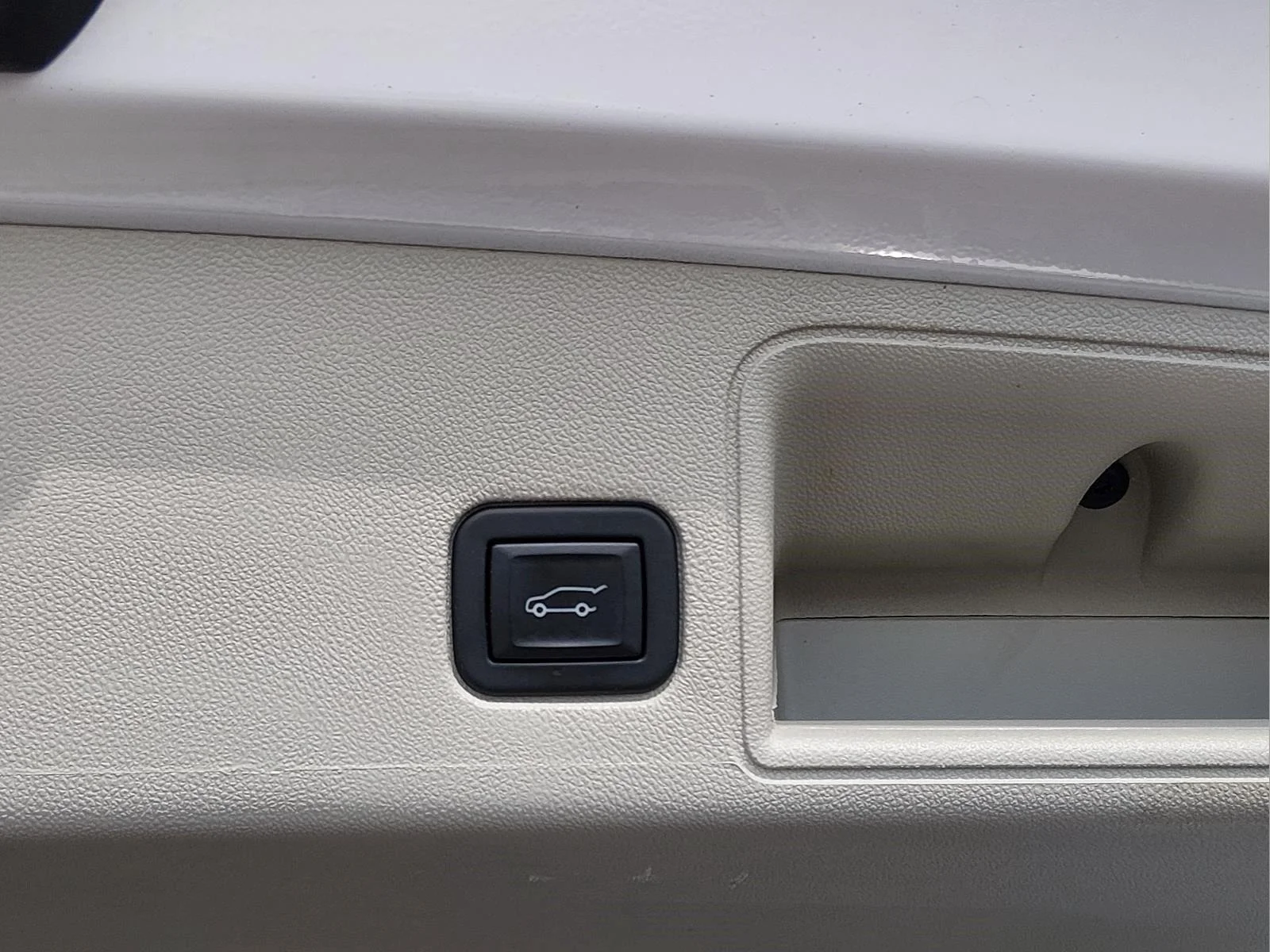 Used 2024 White Frost Tricoat GMC Denali image 21