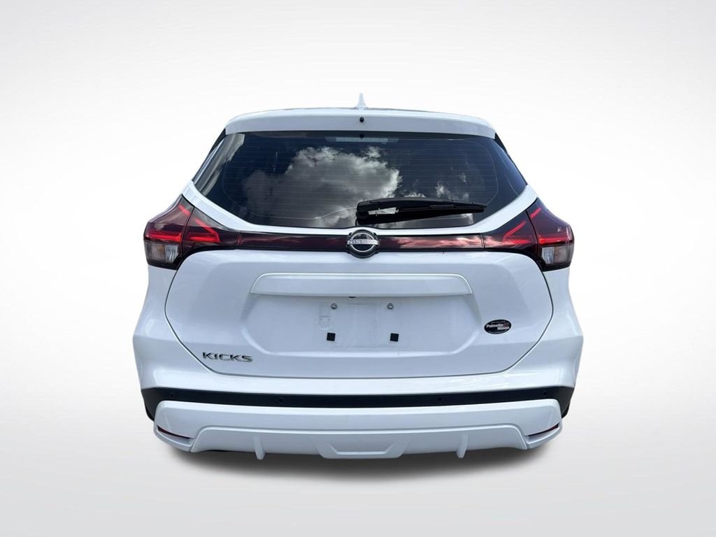 Used 2024 White Nissan S image 7